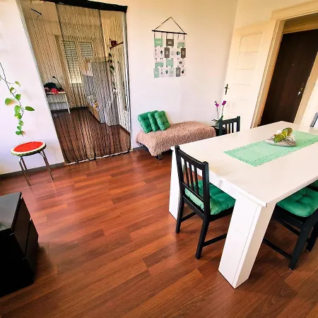 Проживание в семье Luxury 4 Minute From Basel Shared Сен-Луи